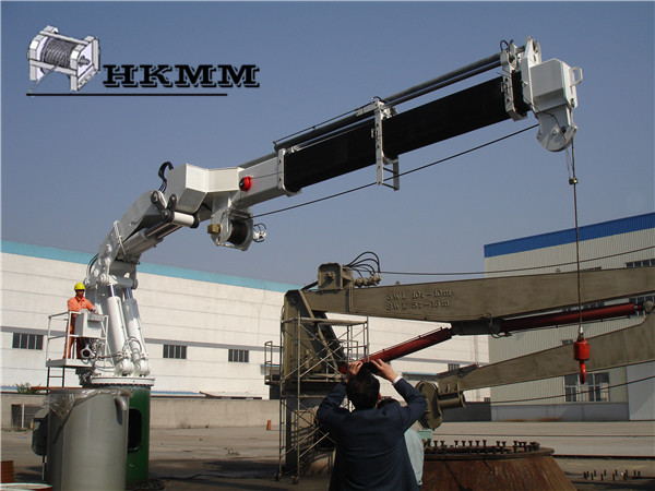 Fully foldable telescopic cranes