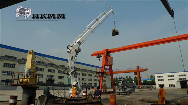 Fully foldable telescopic cranes